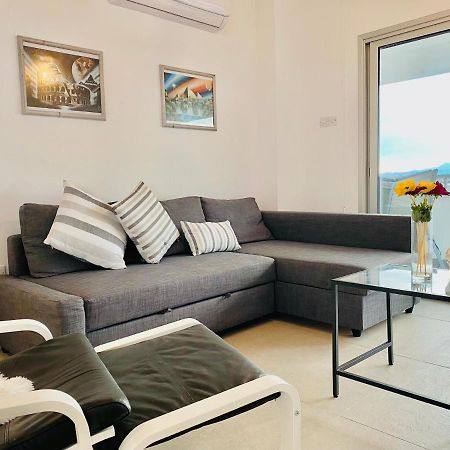 Panoramic Seaside Getaway, 2-Br Penthouse Apartment ลาร์นาคา ภายนอก รูปภาพ