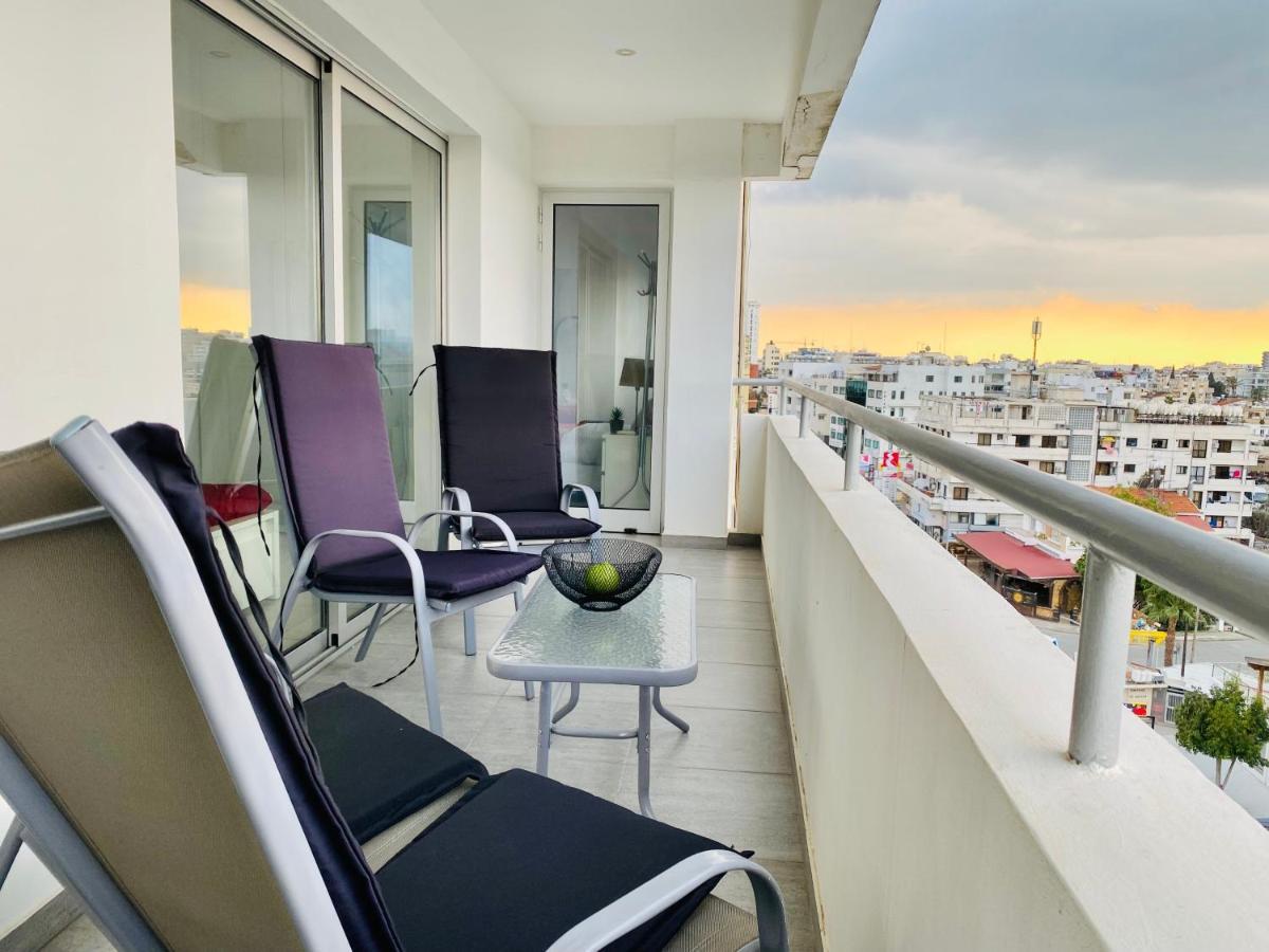 Panoramic Seaside Getaway, 2-Br Penthouse Apartment ลาร์นาคา ภายนอก รูปภาพ