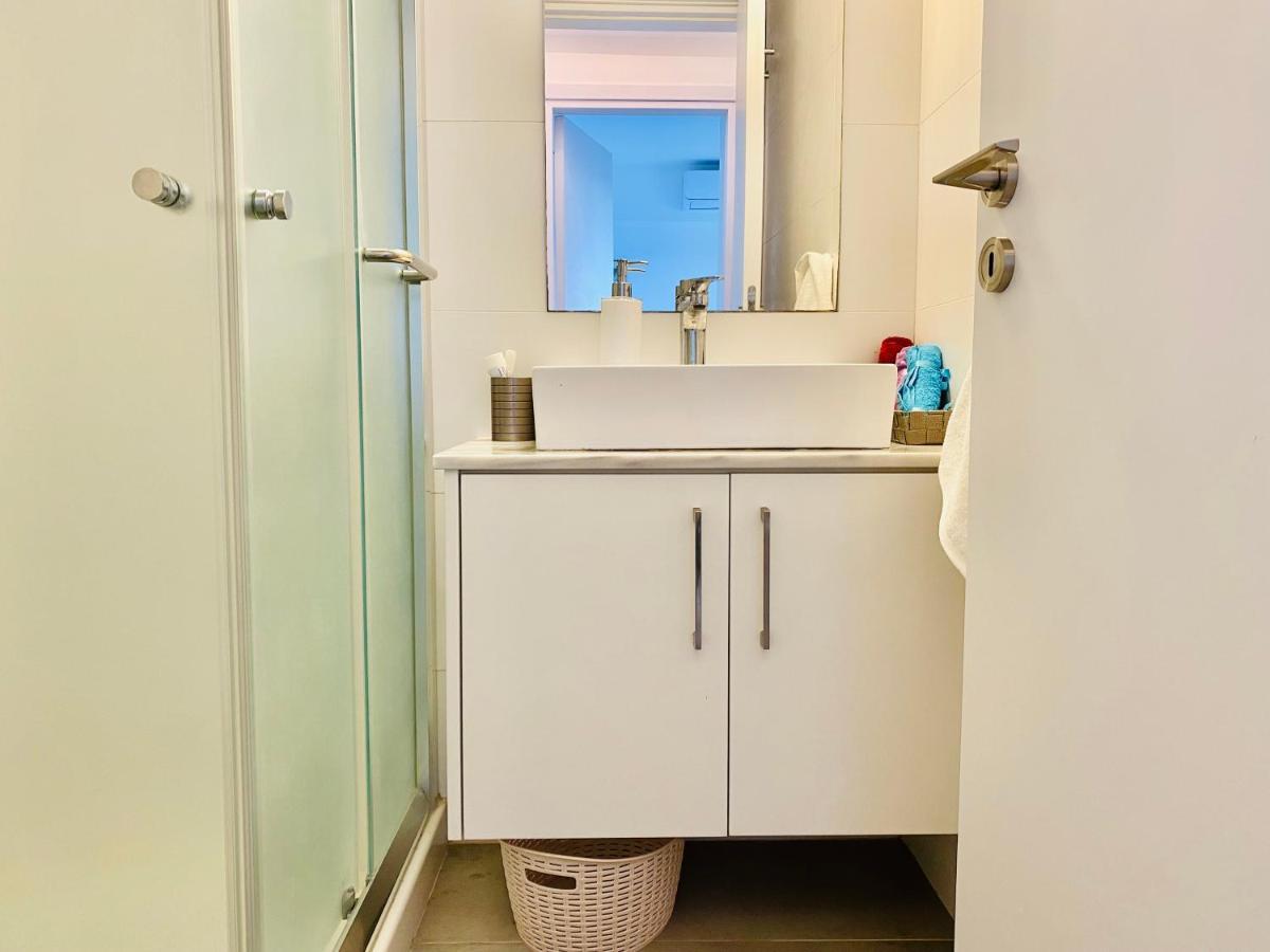 Panoramic Seaside Getaway, 2-Br Penthouse Apartment ลาร์นาคา ภายนอก รูปภาพ