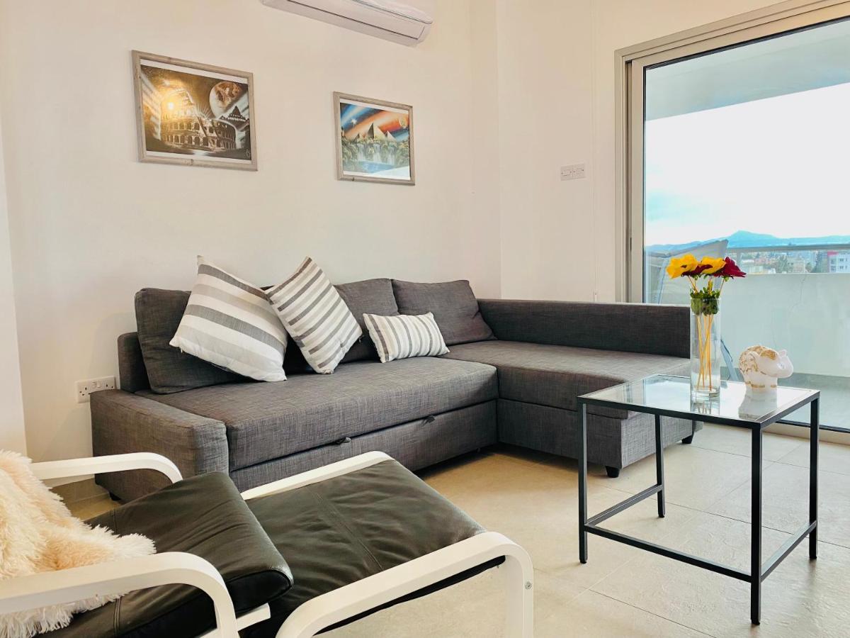 Panoramic Seaside Getaway, 2-Br Penthouse Apartment ลาร์นาคา ภายนอก รูปภาพ
