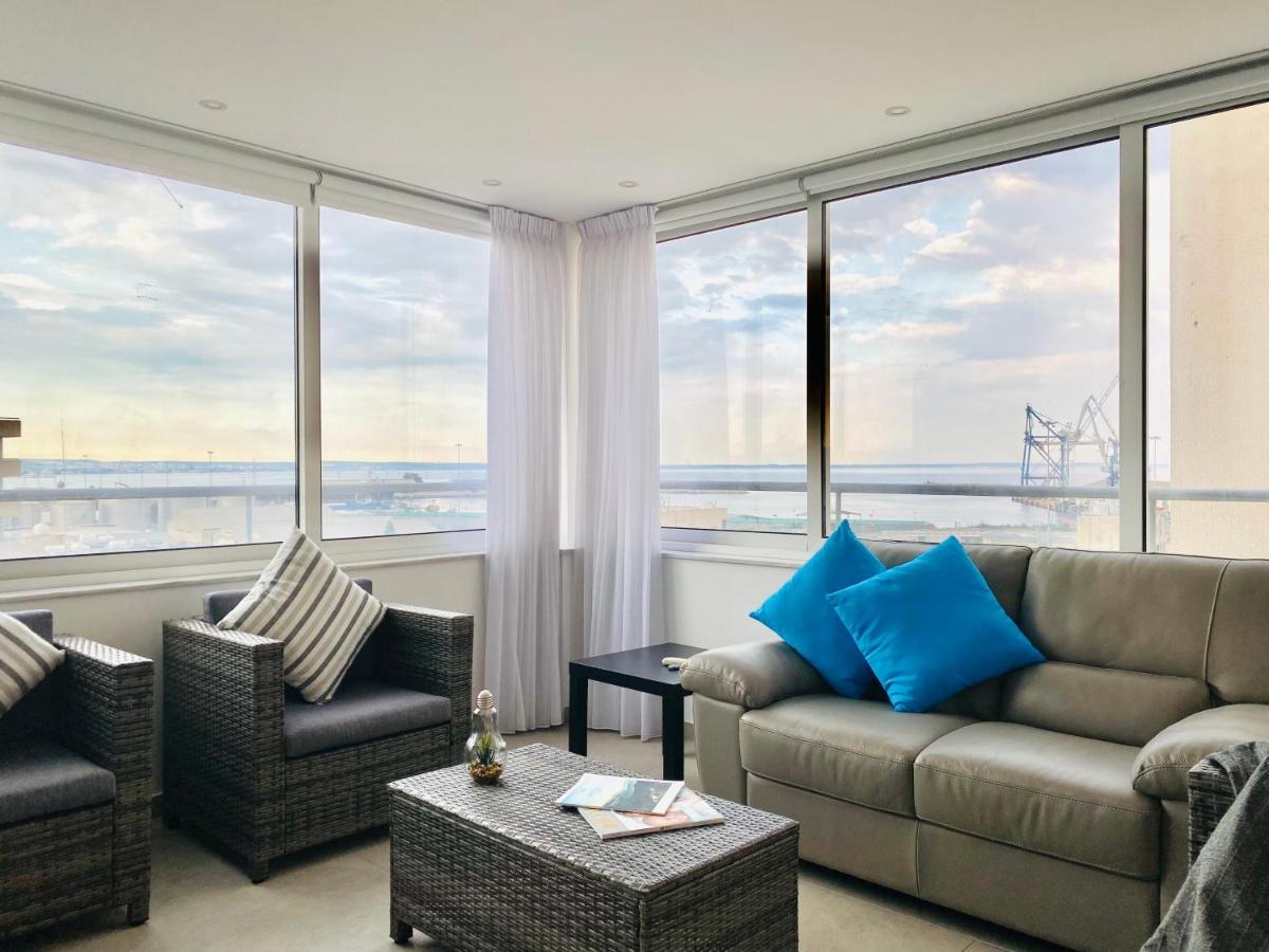 Panoramic Seaside Getaway, 2-Br Penthouse Apartment ลาร์นาคา ภายนอก รูปภาพ