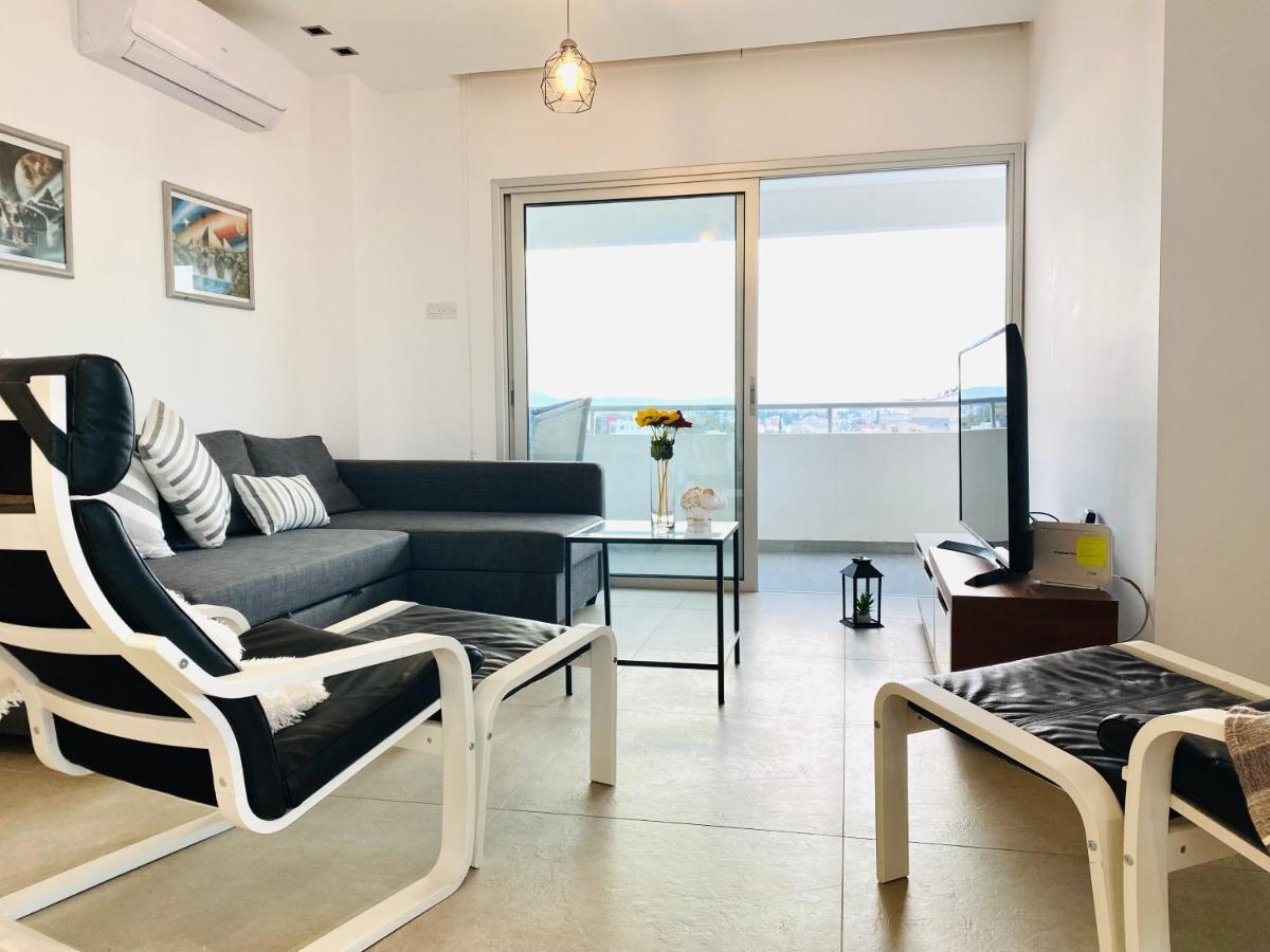 Panoramic Seaside Getaway, 2-Br Penthouse Apartment ลาร์นาคา ภายนอก รูปภาพ