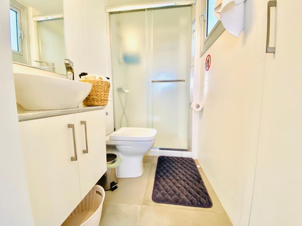 Panoramic Seaside Getaway, 2-Br Penthouse Apartment ลาร์นาคา ภายนอก รูปภาพ