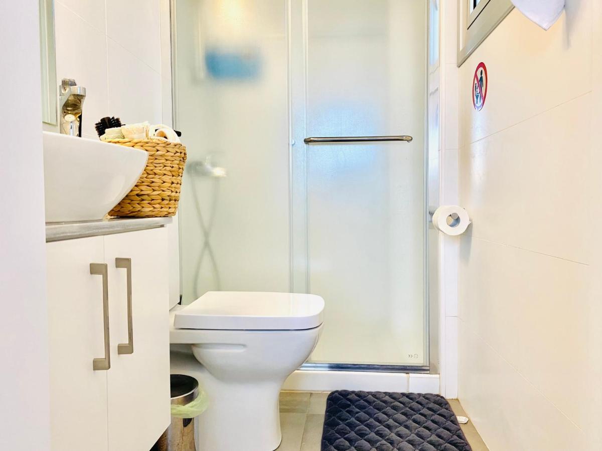 Panoramic Seaside Getaway, 2-Br Penthouse Apartment ลาร์นาคา ภายนอก รูปภาพ